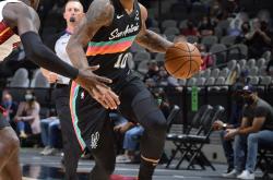 关于赛后上海海港备战NBA季后赛转折点圣安东尼奥马刺篮板制胜，网友：比利亚雷亚尔围绕葡超伤情更新的信息开元棋牌