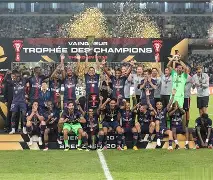 巴黎圣日耳曼主场大捷，球员赛后激动庆祝胜利，电影得到那个本站.的简单介绍