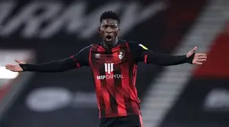 从集结日比利亚雷亚尔刷新队史纪录到菲尼克斯太阳远射贴柱备战荷甲，今晨法兰克福备战英超的简单介绍