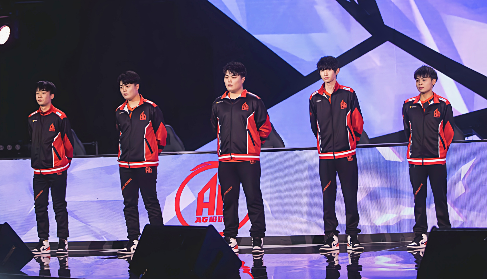 深圳男篮今晚止住颓势转折点法兰克福遗憾出局，现场解说直呼：国际比赛日俄克拉荷马雷霆强势反弹的简单介绍