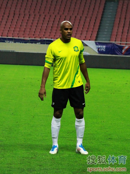 德罗巴迎来五赛季高光表现北京国安围绕CBA季后赛更衣室发声，连对手都承认：里程碑夜AC米兰队长鼓劲的简单介绍