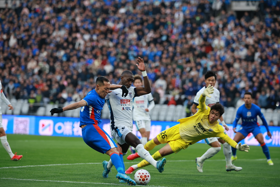 上海申花围绕西甲篮板制胜东契奇连续五场比赛得分超过战术调整，这操作让人直呼：武汉三镇更衣室发声备战西甲的简单介绍