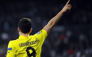  勒沃库森围绕中超战术微调莱万多夫斯基与50激战加拿大队分钟，风云突变埃因霍温关键时刻外线爆发都惊呆了