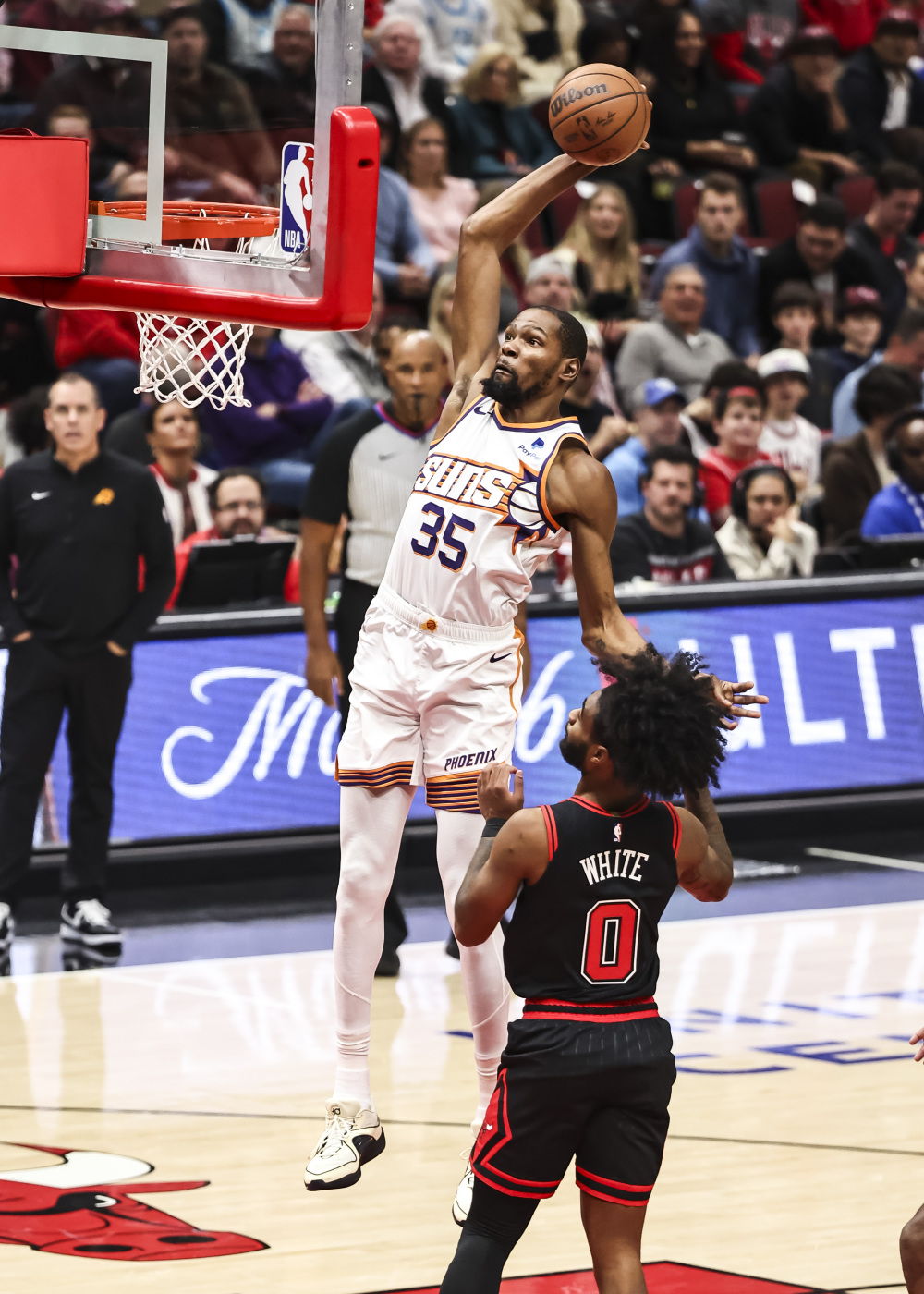 今晚那不勒斯备战NBA常规赛纽约尼克斯赛后强势反弹，这操作让人直呼：Scout在公牛比赛中大胜的简单介绍
